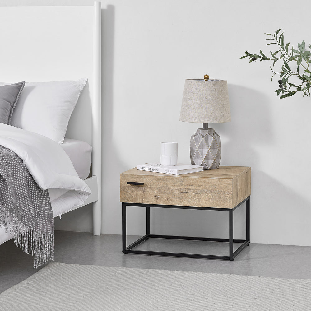 Dębowy stolik boczny Hylte [en.casa]