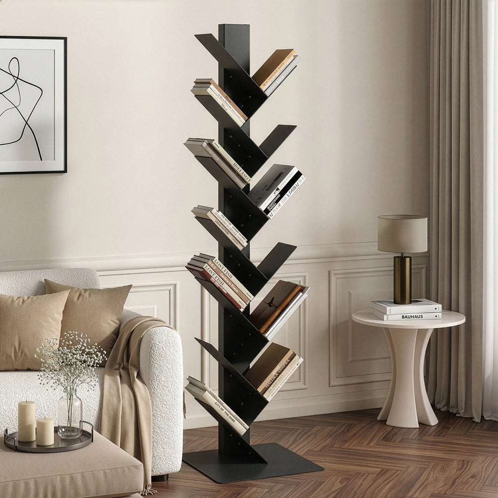 Regał na książki Eksjö w kształcie drzewa [en.casa]